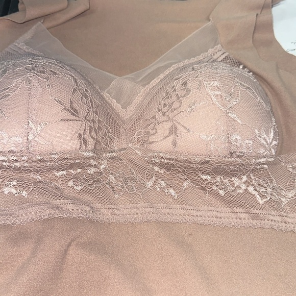 XL nude color sleeveless super duper soft top with padded lace over bust line - Picture 5 of 8